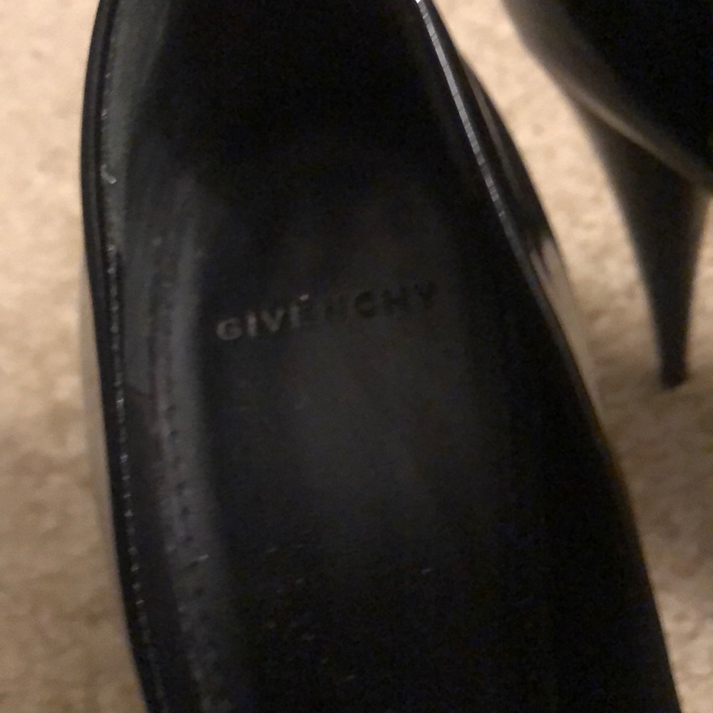 Givenchy - Picture 2 of 4